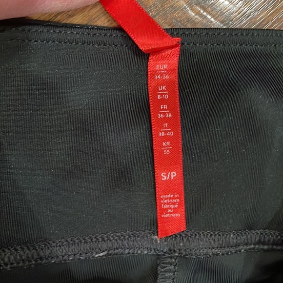 Spanx Shapewear Ready-to-Wow! Faux Leather Leggings Black Size Small - Picture 7 of 13